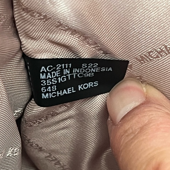 🌼Michael Kors Purse - Picture 13 of 15